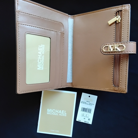 Michael Kors Empire MD TAB Passport Wallet - Picture 2 of 9